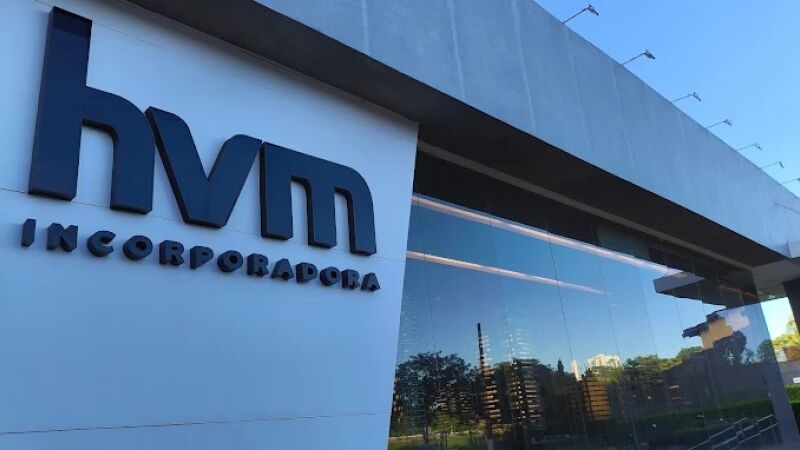 São apurados os crimes de furto qualificado mediante fraude e abuso de confiança, estelionato, associação criminosa e lavagem de capitais