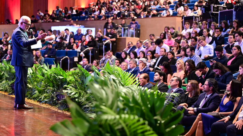 Encontro ocorreu na noite desta quinta-feira no Auditório Rubens Gil de Camilo 