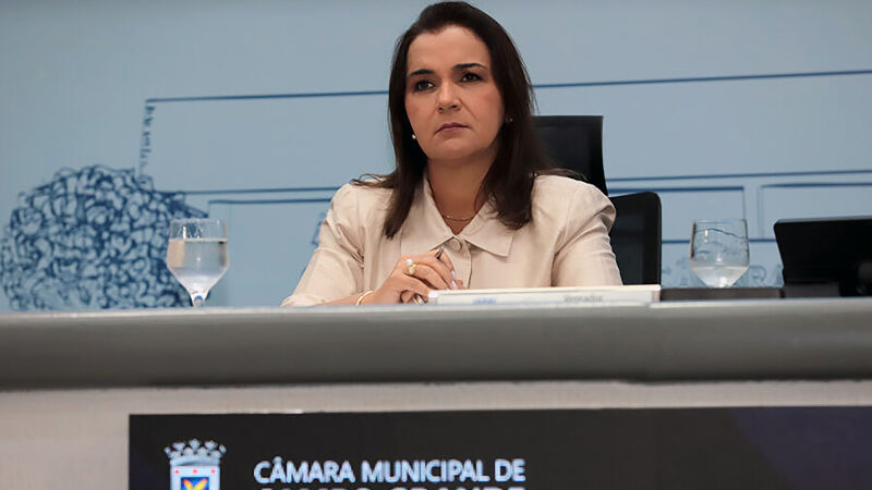 A prefeita de Campo Grande, Adriane Lopes (PP), é acusada de compra de votos no pleito de 2024