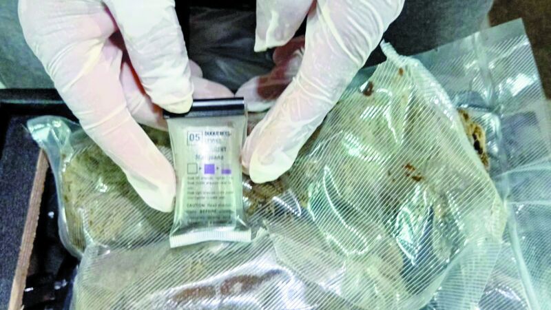 Autoridades bolivianas encontraram a droga em frascos escondidos em máquinas de sorvete e investigam se ela viria para o Brasil