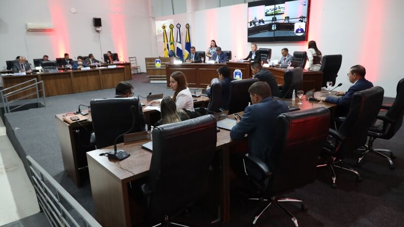 Enquanto a sede oficial segue esperando reforma, sessões da Câmara de Dourados acontecem em espaço alugado em shopping