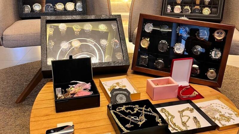 Na casa de Marcel foram encontrados uma coleção de relógios e joias e dinheiro em espécie em 2024