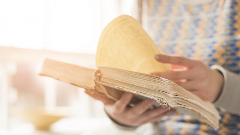 A criminosa se aproveitava da boa-fé das pessoas para pedir dinheiro, moradia e alimentação