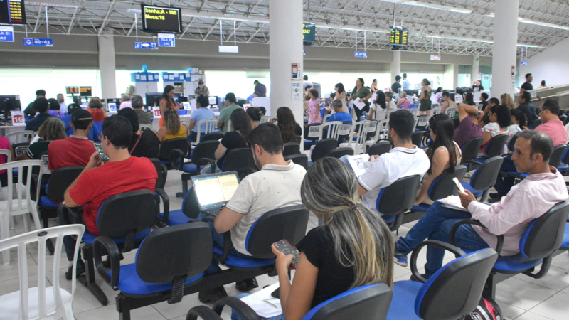 No mês passado, multidão compareceu à central de atendimento da Prefeitura de Campo Grande