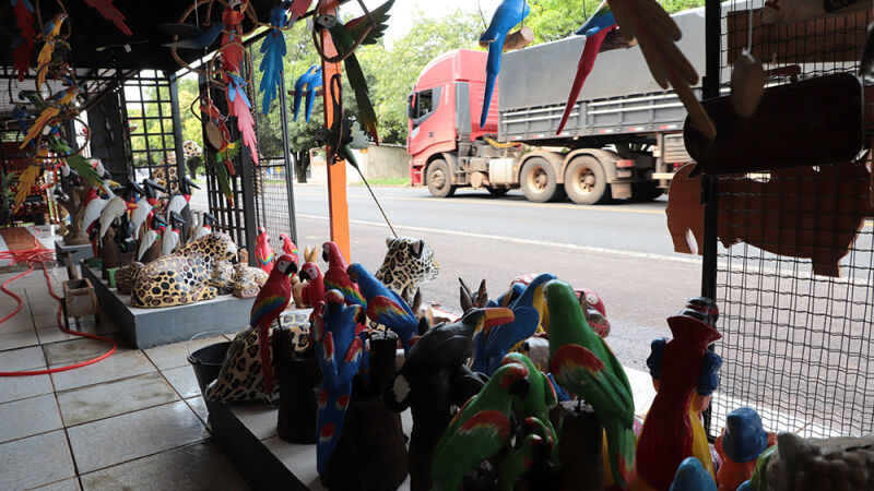 Comerciantes afirmam que as vendas à beira da BR-163 sustentam muitas famílias do distrito 