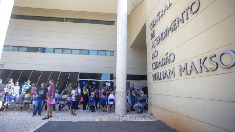 Contribuintes questionam valor do IPTU na Central do Cidadão em Campo Grande