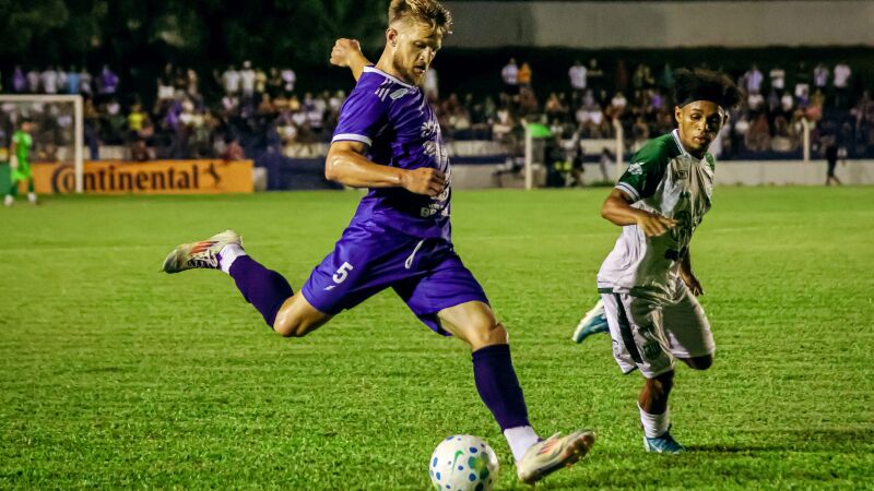 Fogliato (5) foi o herói da classificação do Ivinhema, marcando o gol da vitória no Saraivão