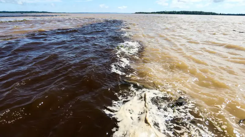 Naufrágio aconteceu no local onde se encontram as águas dos rios Nego e Solimões, próximo a Manaus