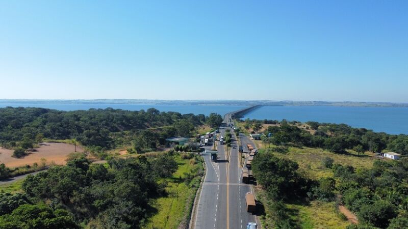 Um dos seis pontos de cobrança de pedágio na região leste fica próximo da ponte rodoferroviária de Aparecida do Taboado