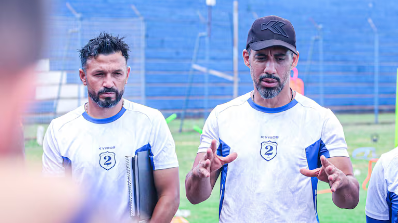 Treinador Eduardo Ledesma balança no cargo