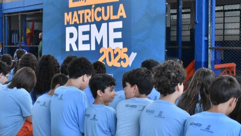 Em meados do ano passado havia em torno de 110 mil estudantes matriculados nas 206 escolas municipais
