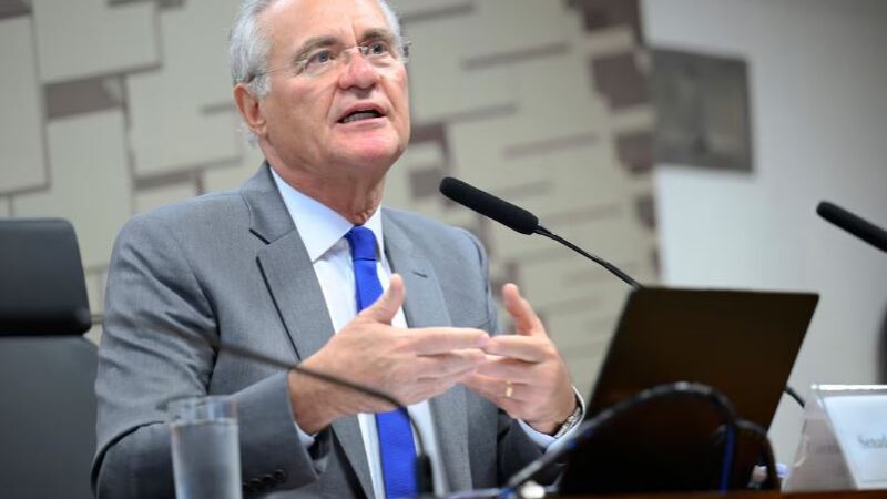 Renan Calheiros diz que se reuniu com Vital do Rêgo, que teria sofrido constrangimento político