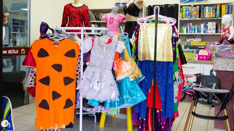 Peças carnavalescas do bazar da AACC-MS