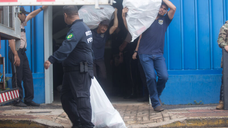 Operação da PF e Receita Federal que apreendeu mercadorias no Camelódromo tem envolvimento de dois policiais