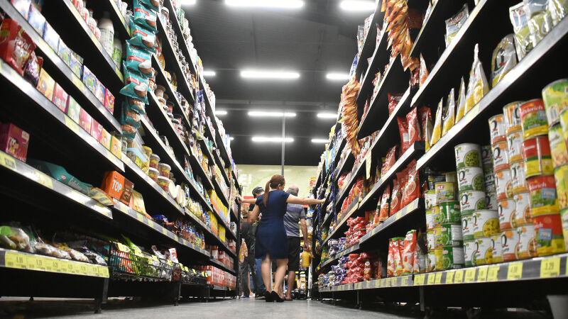 Em fevereiro, 9 dos 13 itens tiveram retração no valor