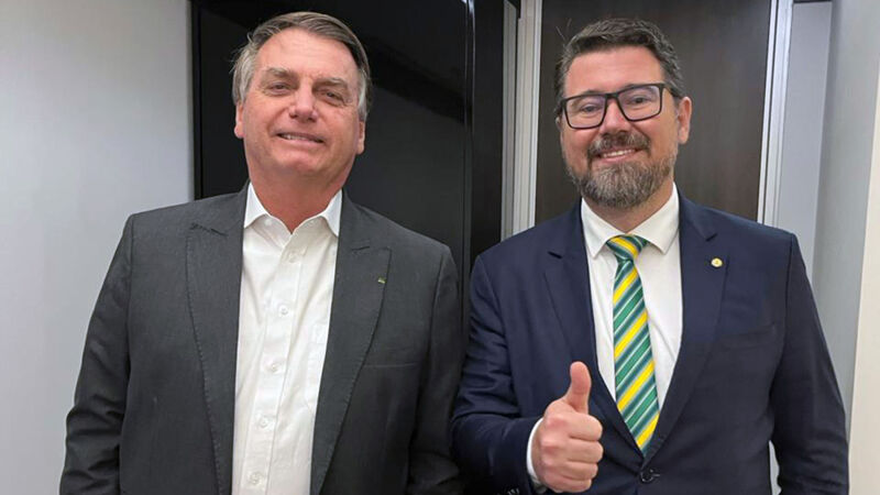 Deputado teria contribuído no montante de R$ 2,6 milhões para produção de documentário sobre Bolsonaro