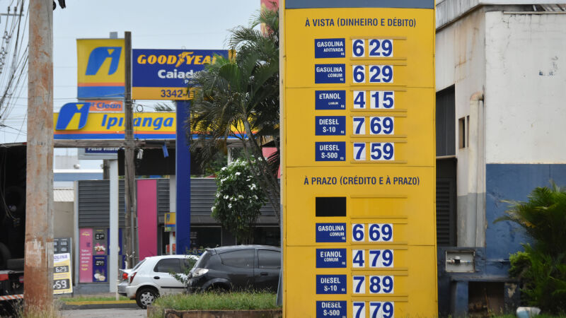 Postos da Avenida Costa e Silva registraram aumento de até R$ 0,40/litro  