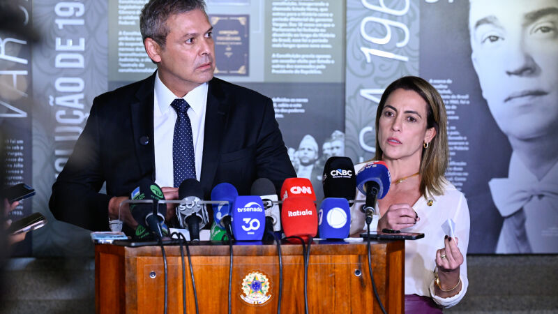 Lindbergh Farias e a senadora Soraya Thronicke na CPI do INSS
