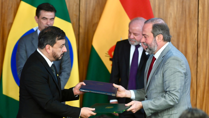 Presidente da Bolívia, Rodrigo Paz Pereira e o ministro Alexandre Silveira