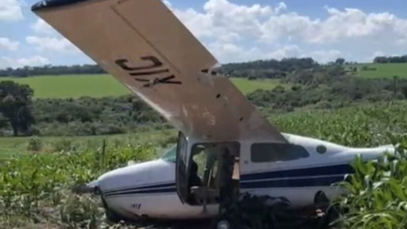 Aeronave Cessna C210, prefixo PR-XIC, realiza pouso forçado após pane no motor 