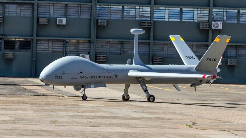 Drone que caiu tem em torno de 15 metros de comprimento e capacidade para ficar no ar durante até 30 horas ininterruptas