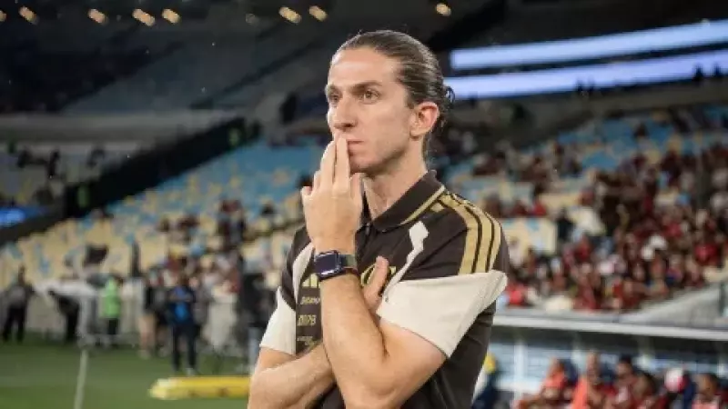 Filipe Luís teve cinco títulos com o Flamengo: Copa do Brasil (2024), Supercopa Rei (2025), Carioca (2025), Libertadores (2025), Brasileirão (2025)