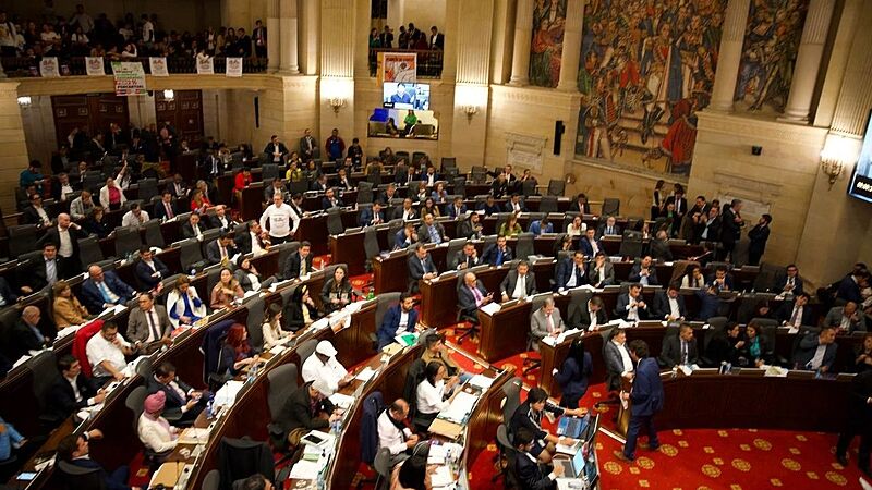 Mais de três mil candidatos disputam as 102 cadeiras disponíveis no Senado e as 183 na Câmara dos Representantes