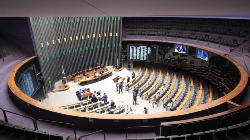 Os partidos precisarão eleger ao menos 13 deputados federais ou ter 2,5% dos votos válidos para a Câmara dos Deputados