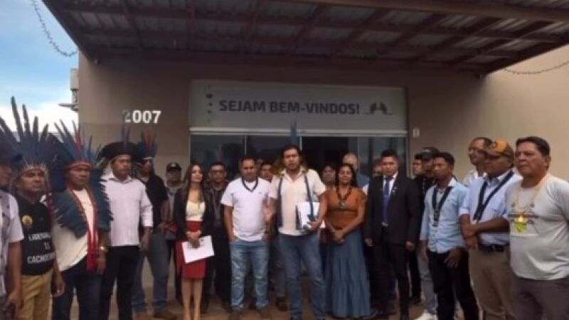Regularização deveria acontecer até a última sexta-feira (20), o que gerou concentração dos indígenas junto à sede do Distrito Sanitário ontem (23)