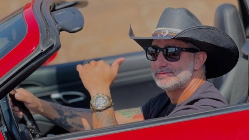 Com quase dois milhões de seguidores nas redes sociais, Juliano Ferro fatura alto rifando carros de luxo e veículos antigos