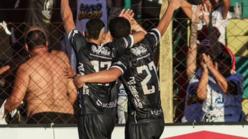 Arthur Manoel, camisa 27 do Operário, entrou na segunda etapa e fez dois gols