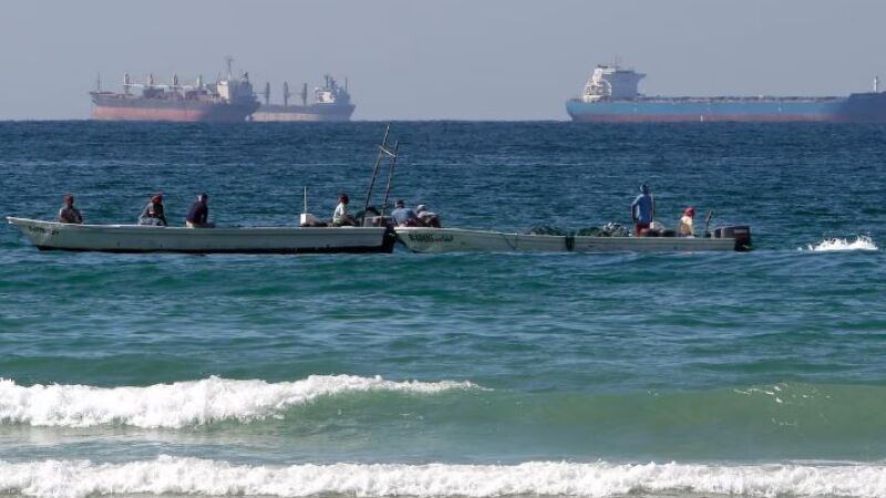 Estados Unidos ameaçam aumentar os ataques se o Irã mantiver os bloqueios à passagem de navios pelo estreito