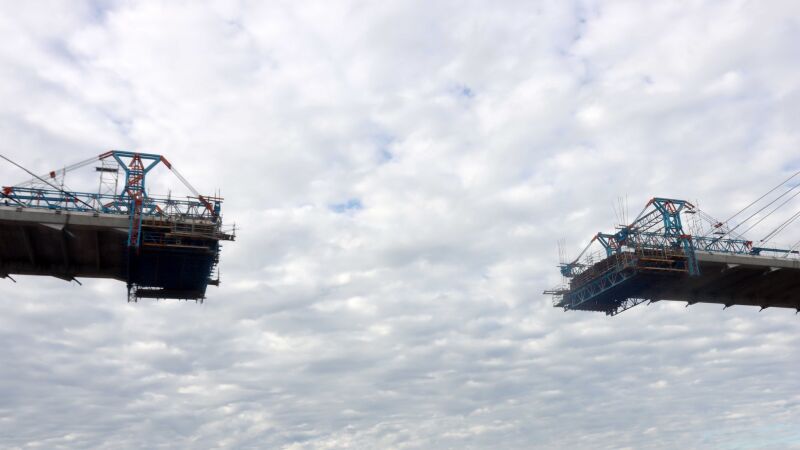 Ponte está a 69 metros de ligar Brasil e Paraguai