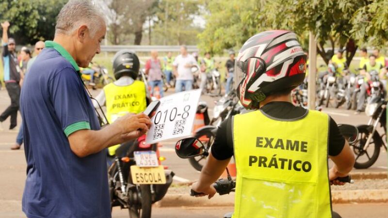 Nas provas da categoria A, direcionadas a motociclistas, o índice de aprovação passou de 66% no início de 2025 para 92% neste ano