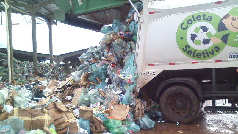 Estrutras não passam de pilastras para sustentação de telhados e MPMS dá até 60 dias para as partes adotarem implementaram 