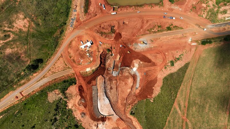 Voçoroca engoliu dois trechos da MS-476 no começo de 2023, meses depois da conclusão da rodovia em Nova Andradina