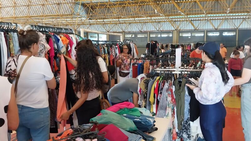 Roupa boa, bonita e barata será vendida neste fim de semana em brechó coletivo