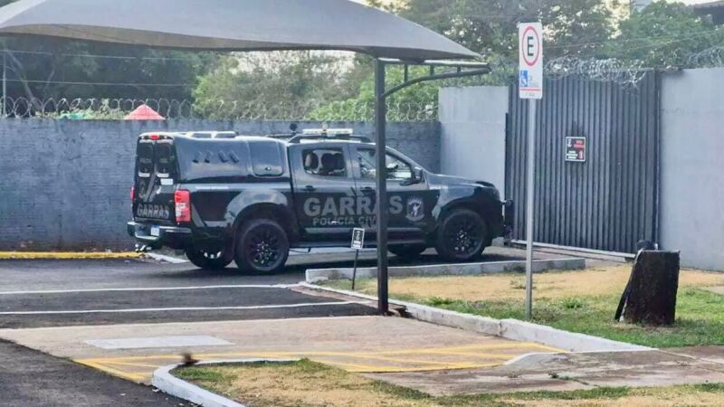 A ação teve início após a polícia receber uma denúncia anônima