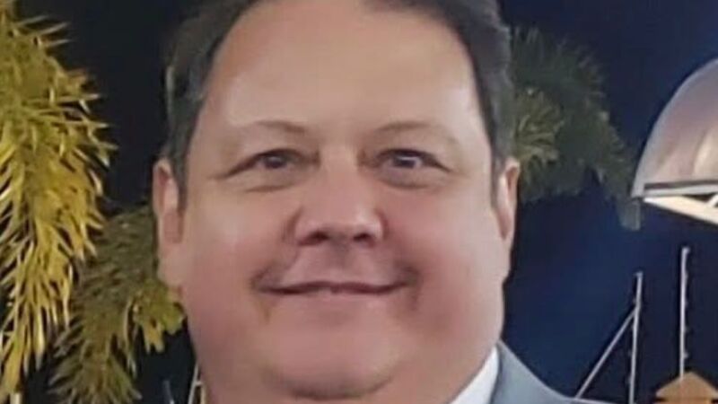 Roberto Carlos Mazzini havia comprado, em leilão, uma casa leiloada pela Caixa Econômica Federal, mas Bernal não quis entregá-la