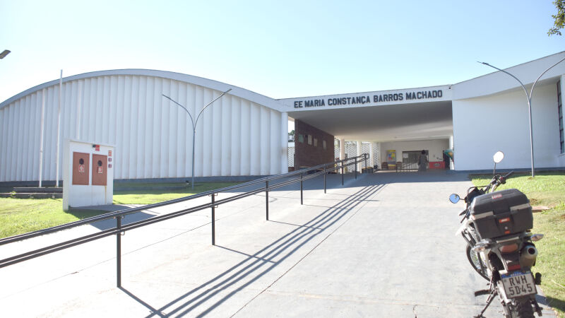 A Escola Maria Constança vem do projeto feito na década de 1950 por Niemeyer, que era para Corumbá, mas que foi replicado na Capital