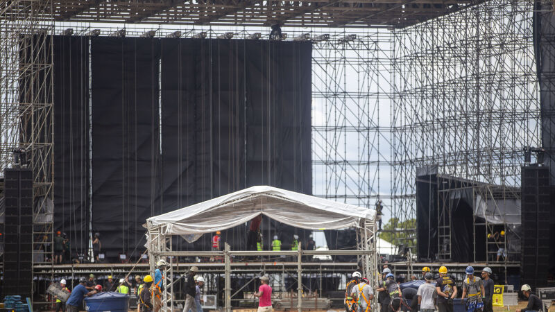 Palco da turnê do Guns N' Roses deste ano tem cerca de 22 metros de altura