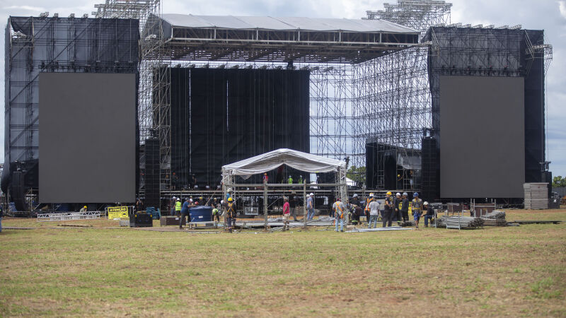 Estrutura montada no Autódromo Internacional se prepara para receber mais de 35 mil fãs nesta quinta-feira (9)