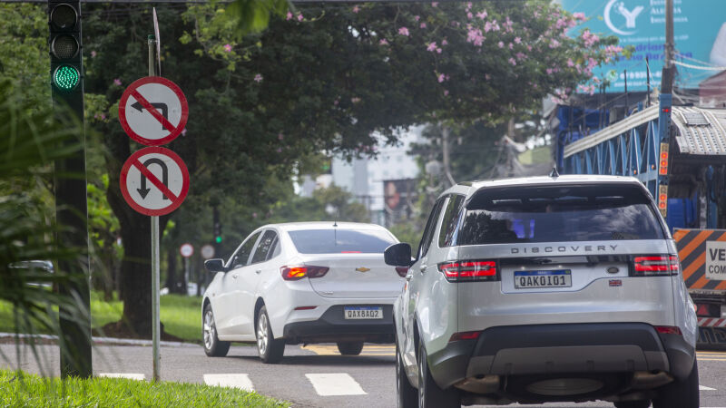 Conversão à esquerda já é proibida no cruzamento da Afonso Pena com a Rua Bahia e passa a valer em outros trechos