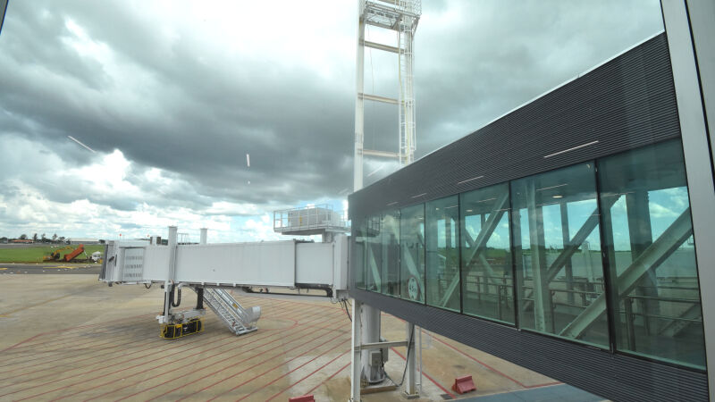 Pontes de embarque começam a funcionar na quarta-feira no aeroporto de Campo Grande