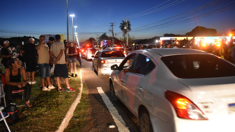 Evento no horário de pico no trânsito causou congestionamento na Avenida Duque de Caxias, em frente ao aeroporto da Capital