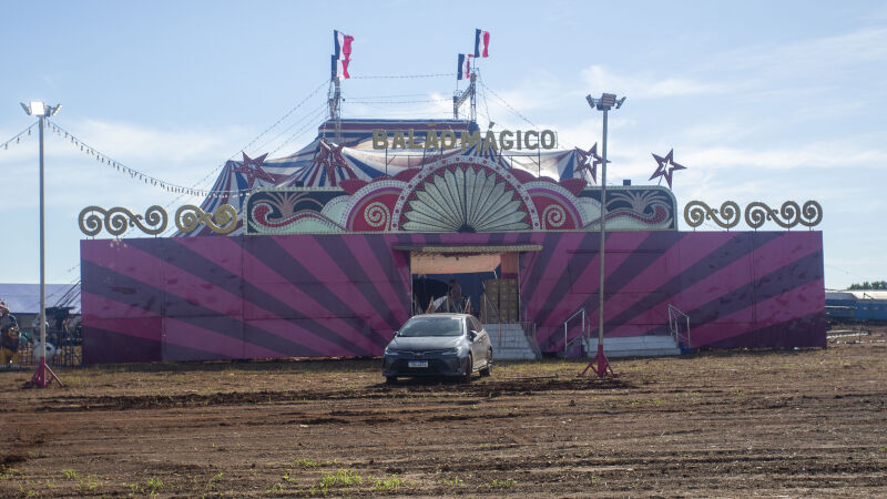 Montagem do circo está nos preparativos finais