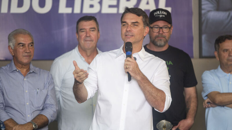 Senador Flávio Bolsonaro em Campo Grande na manhã desta sexta-feira (10)