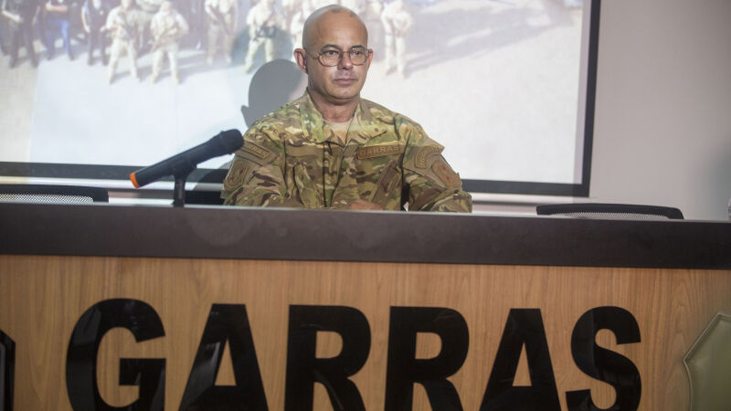Delegado titular do Garras, Hoffman D'Ávila, em entrevista coletiva