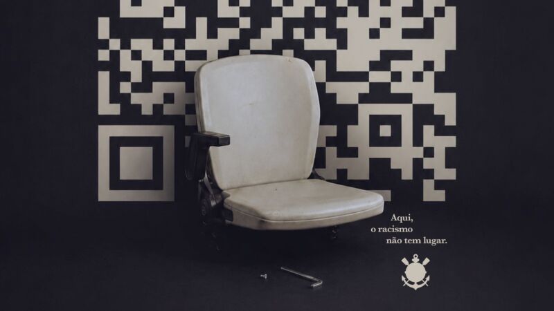 Corinthians decidiu retirar por tempo indeterminado uma cadeira do setor onde ocorreu o caso de racismo