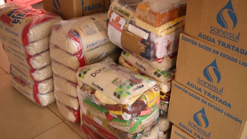  Já houve a arrecadação de 1,1 tonelada de frutas, 210 caixas de água mineral e outros volumes que já somam mais de 200 litros